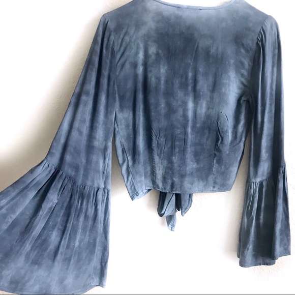 American Eagle Bell sleeve plunging front tie top - Picture 4 of 8